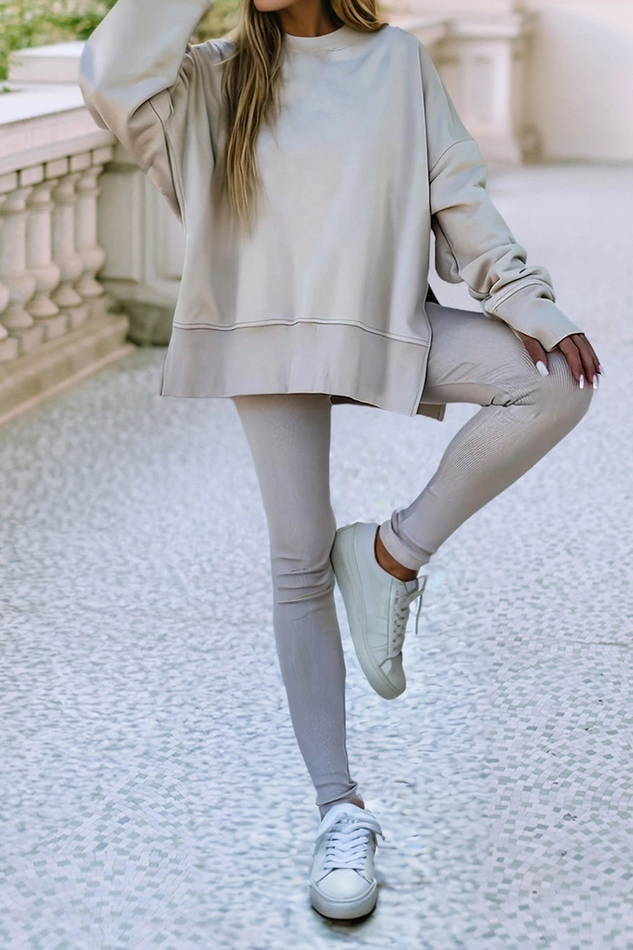 Casual Sweatshirt & Ribbed Leggings Outfit