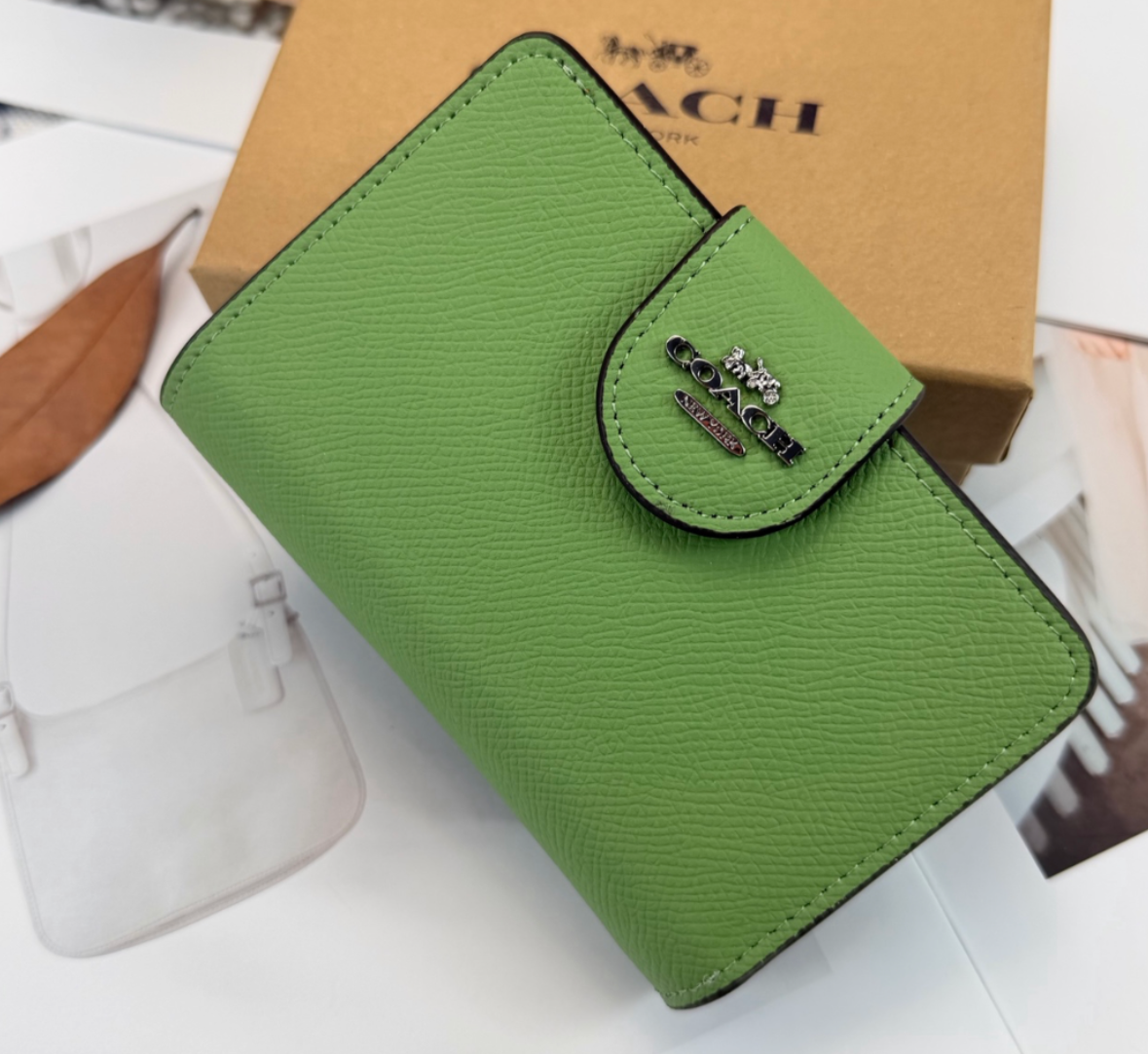Classic Medium Signature Corner Zip Wallet