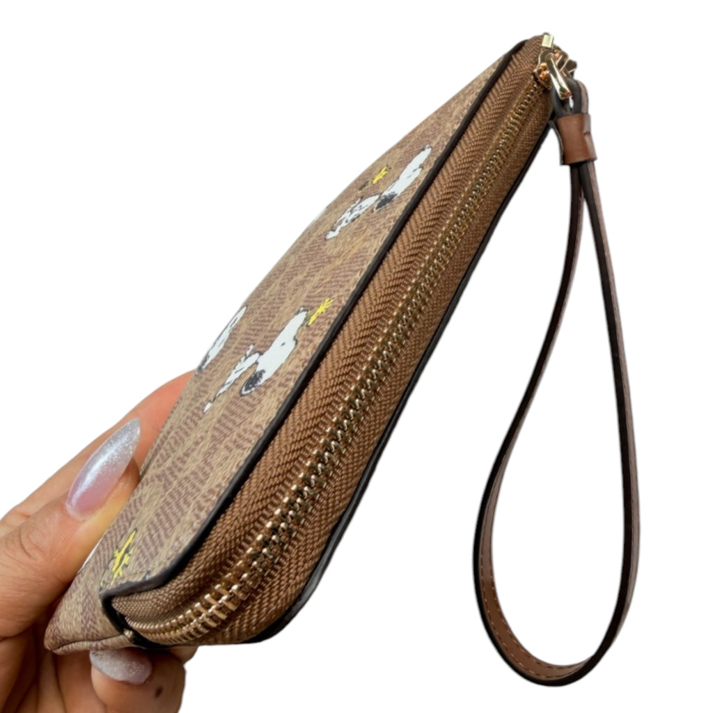 Peanuts Characters Corner Zip Wristlet