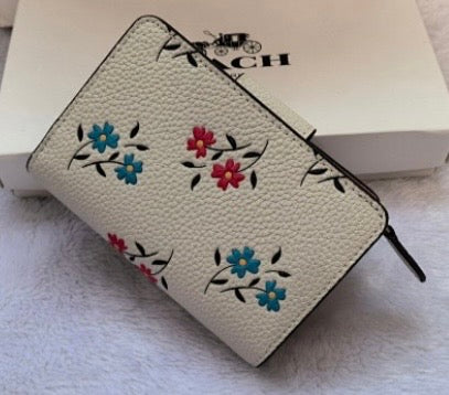 Classic Medium Signature Corner Zip Wallet