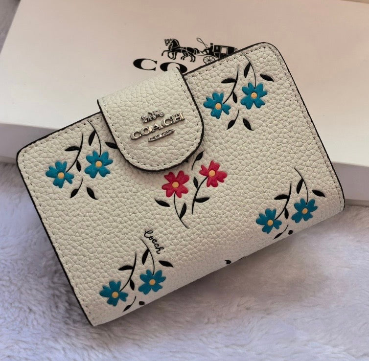 Classic Medium Signature Corner Zip Wallet