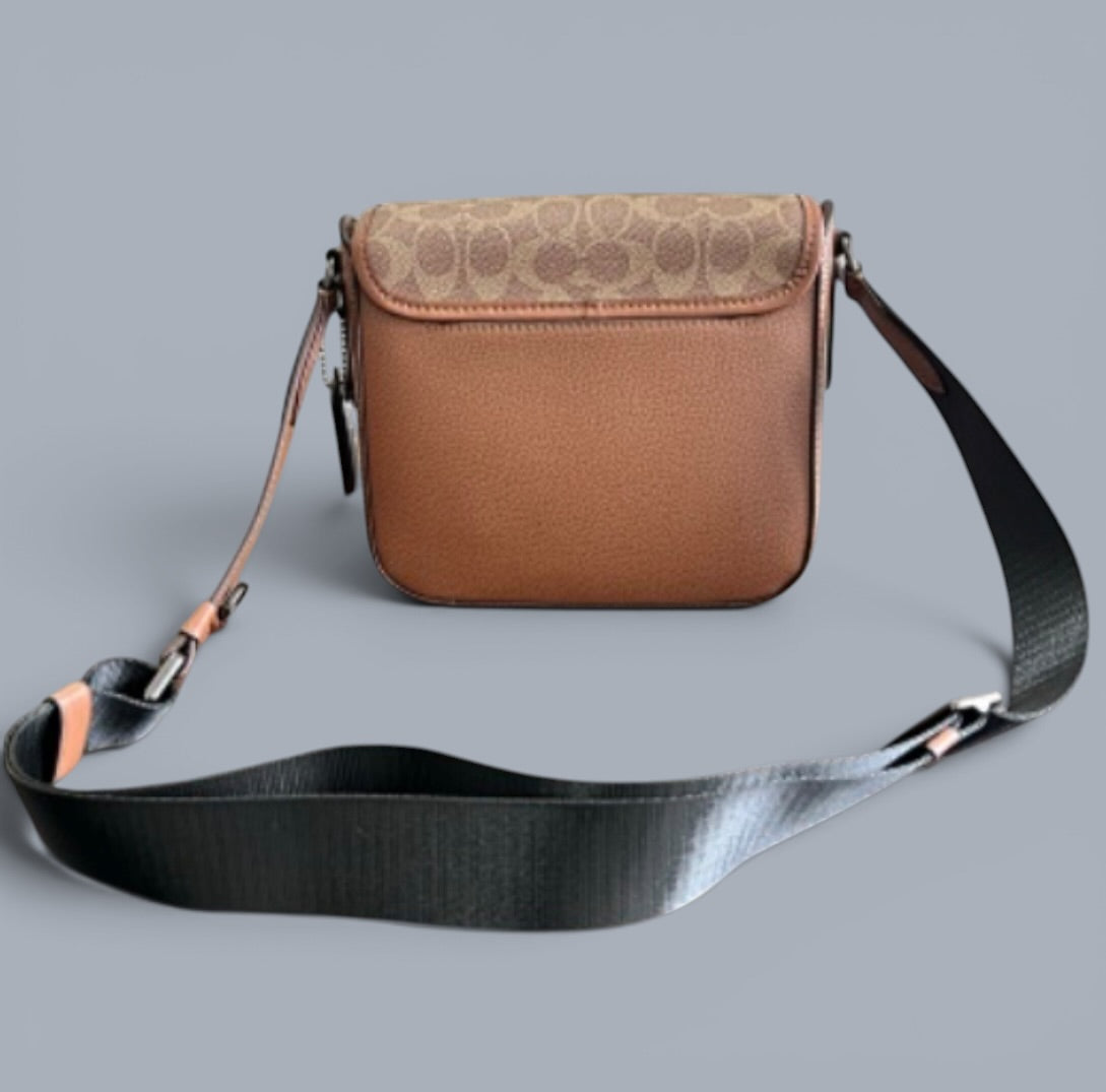 Peanuts Sullivan Flap Crossbody Bag