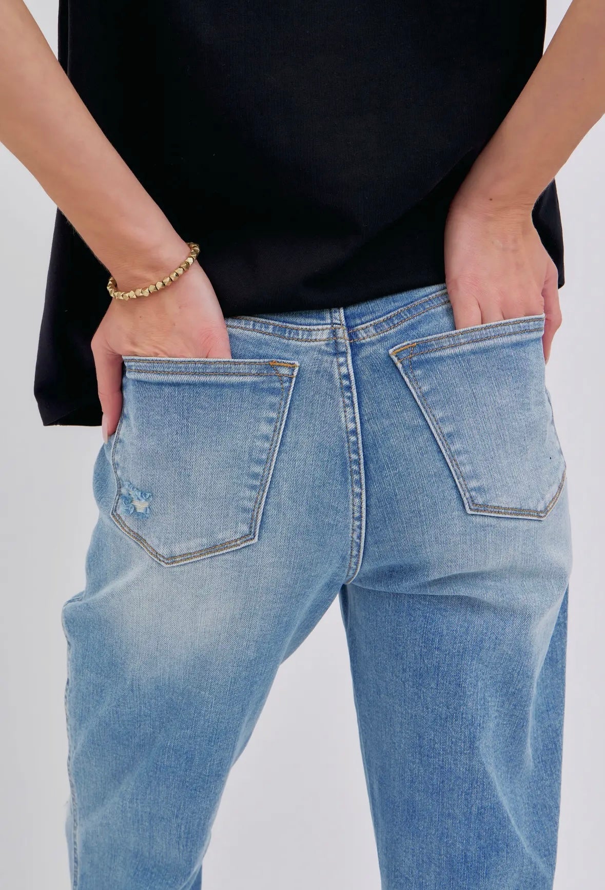 Judy Blue Distressed Boyfriend      JB88825REG