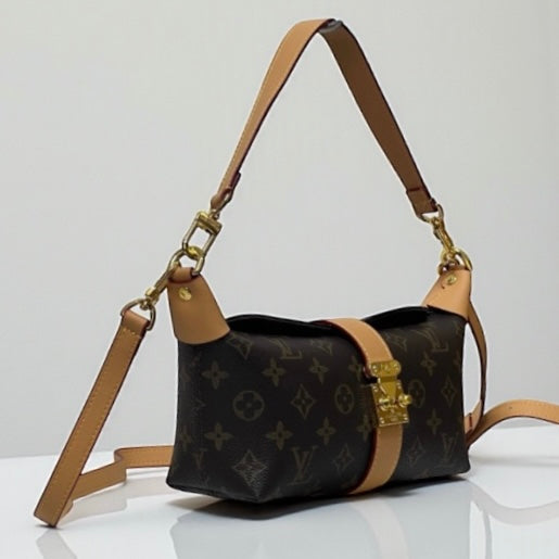 Pochette Mia Handbag
